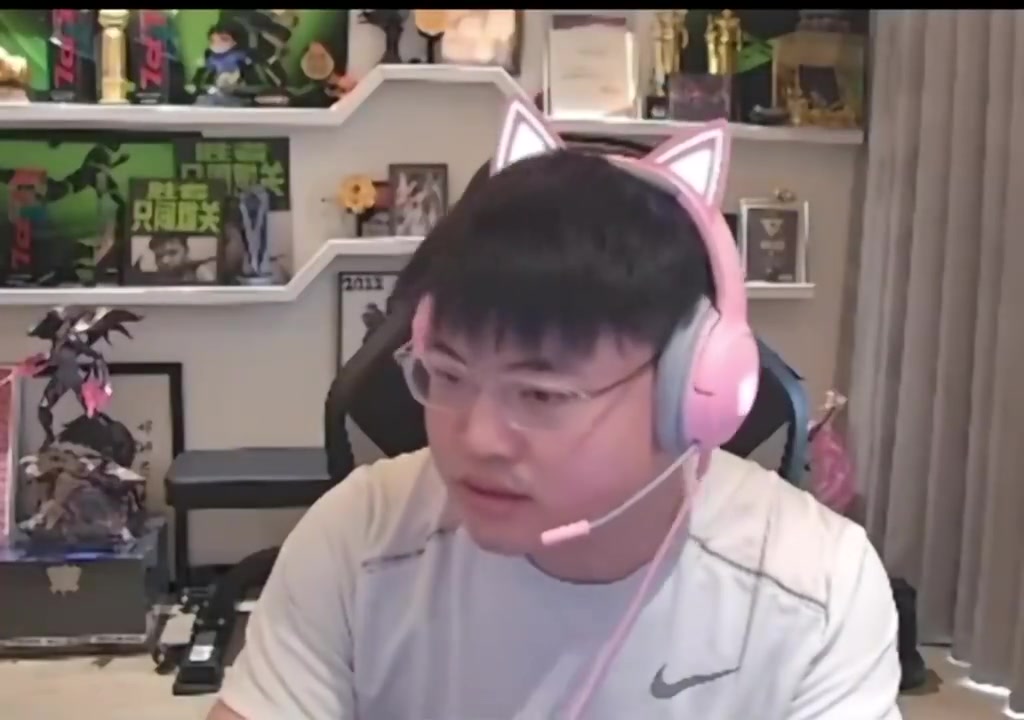 放言起诉RNG拖欠工资 Uzi：超话骂我算正常，现在粉RNG的都是神人