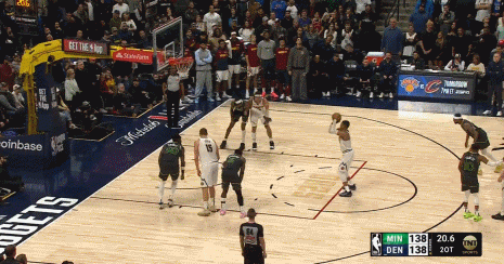 裁判报告：漏吹爱德华兹回场 跳球回合之前是兰德尔将球碰出界