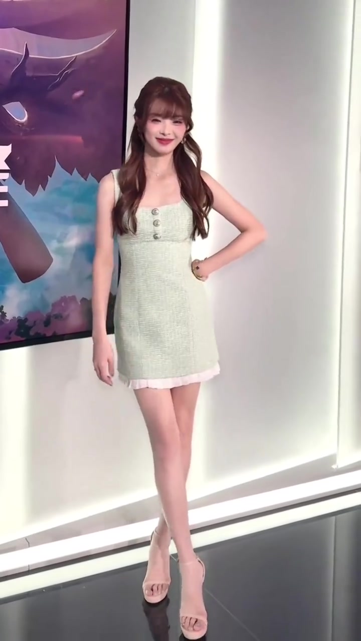 这腿真的顶?泱泱分享LPL工作视频：“我的第二赛段收工啦~”